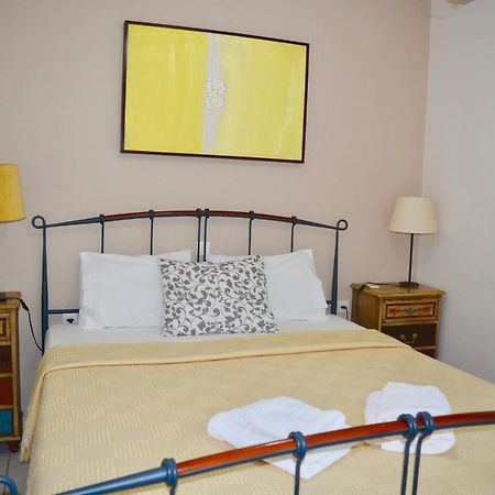 Troumpas Family Rooms & Apartments Leonídion Екстериор снимка