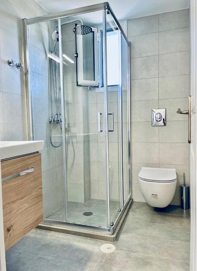 Troumpas Family Rooms & Apartments Leonídion Екстериор снимка