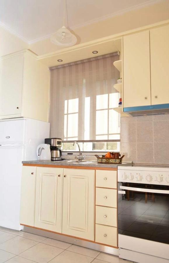 Troumpas Family Rooms & Apartments Leonídion Екстериор снимка