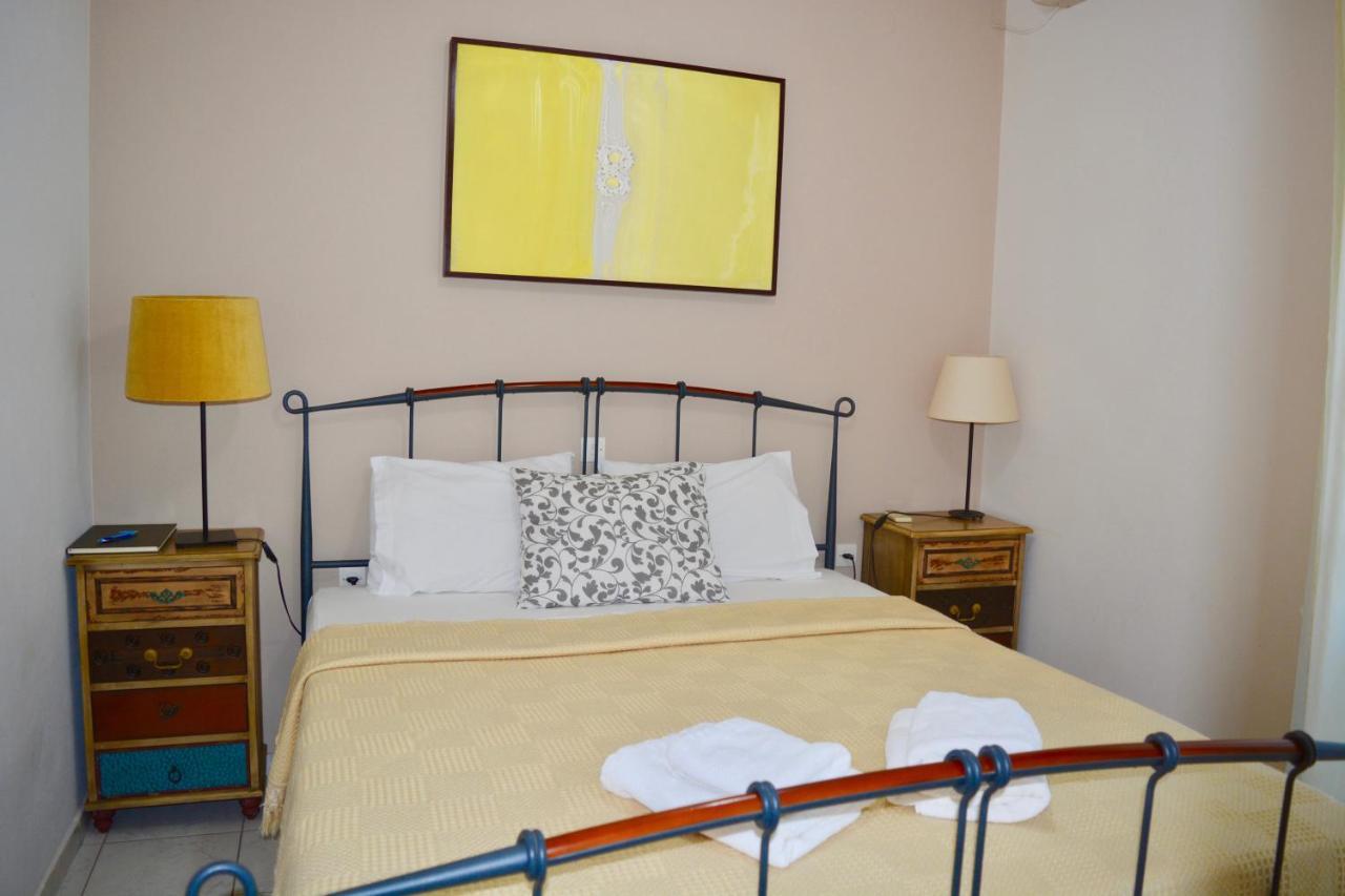 Troumpas Family Rooms & Apartments Leonídion Екстериор снимка