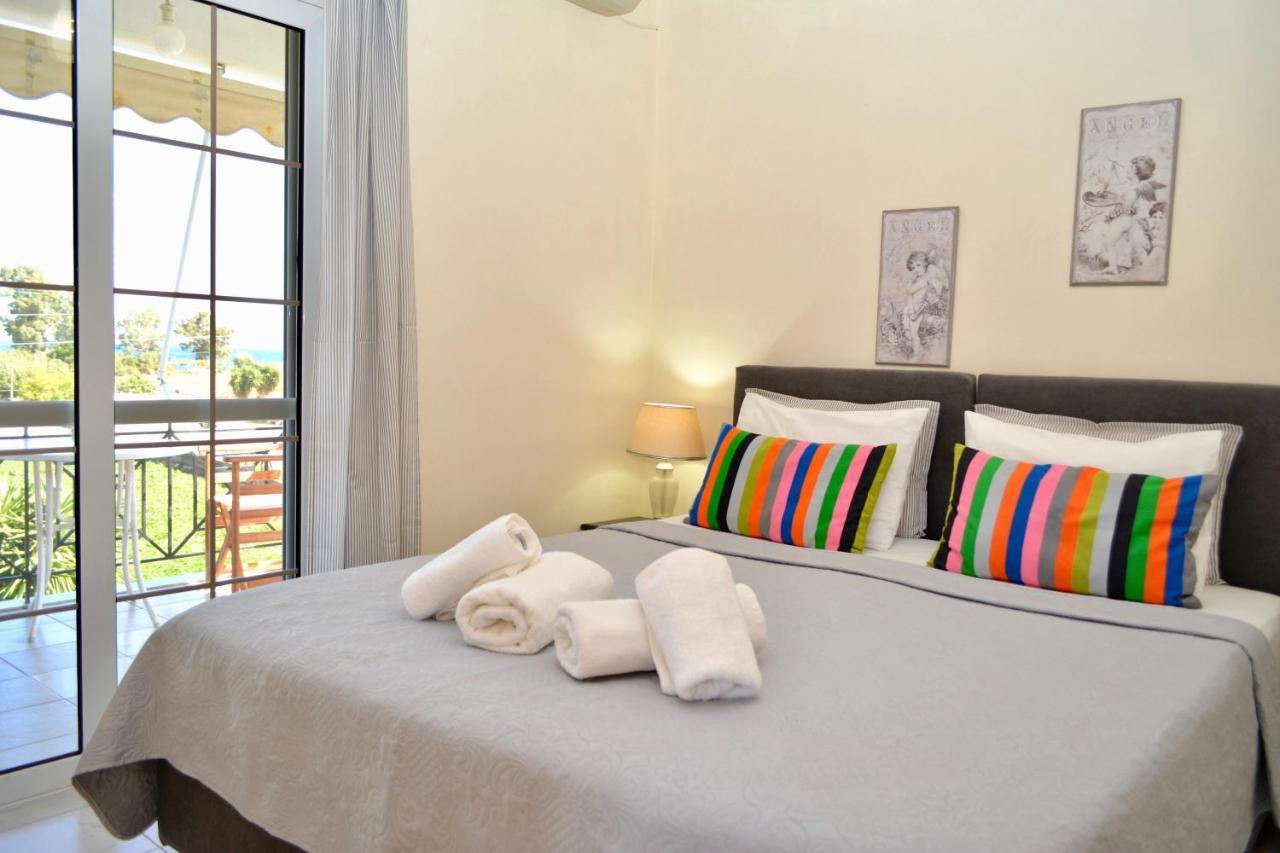 Troumpas Family Rooms & Apartments Leonídion Екстериор снимка