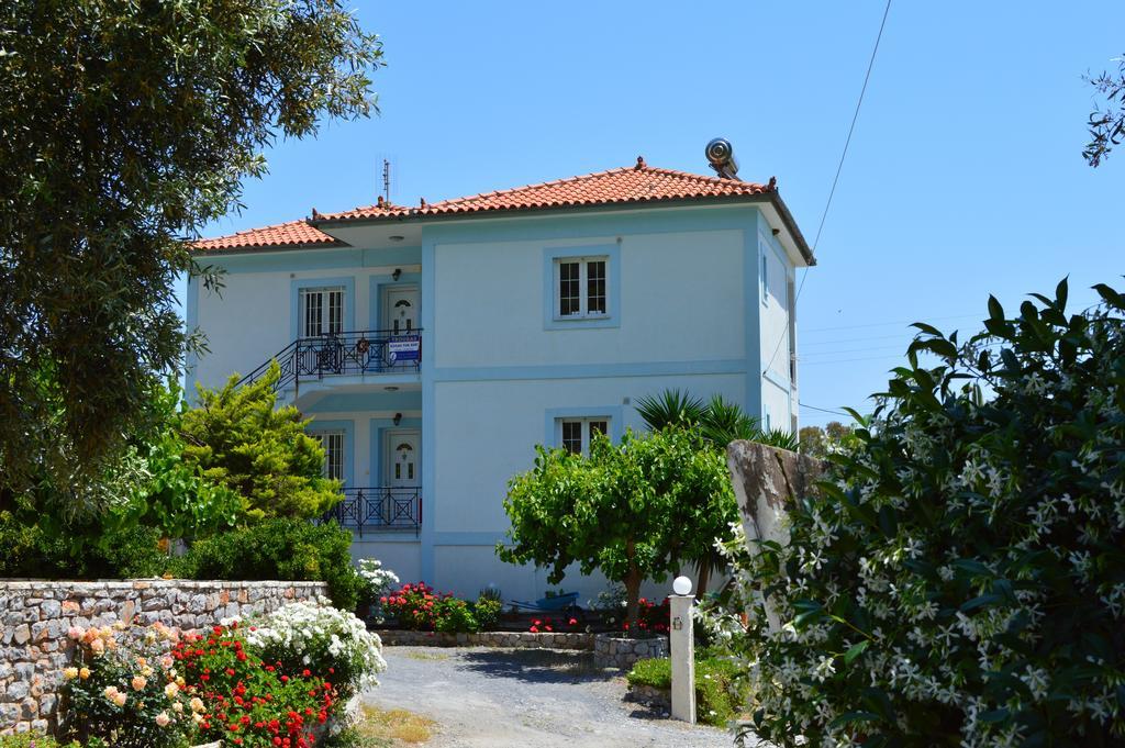 Troumpas Family Rooms & Apartments Leonídion Екстериор снимка