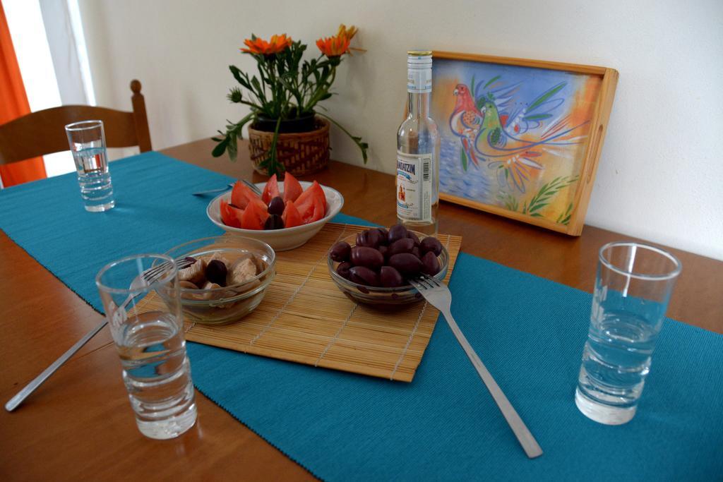 Troumpas Family Rooms & Apartments Leonídion Екстериор снимка